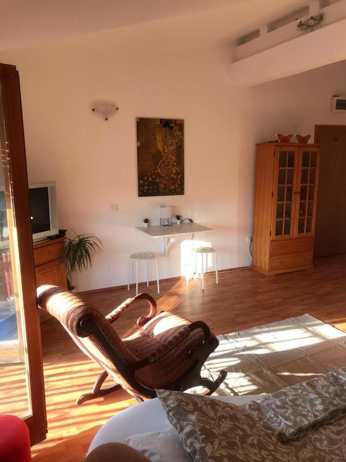Cosy Rooftop Studio With Balcony Belgrado Buitenkant foto